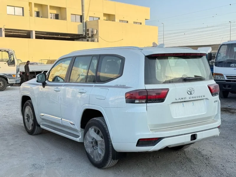 2026 TOYOTA LAND CRUSER GXR 4.0 Liter 6 Cylinder Petrol Engine White Beige SUV