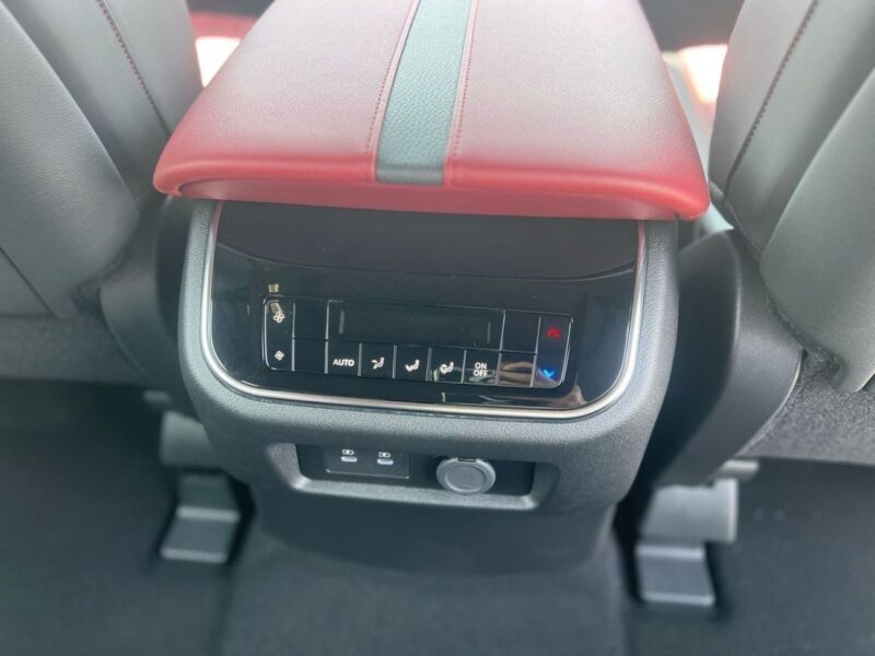 2026 Nissan Patrol LE Platinum City 3.5L Twin-Turbocharged V6 White Red SUV