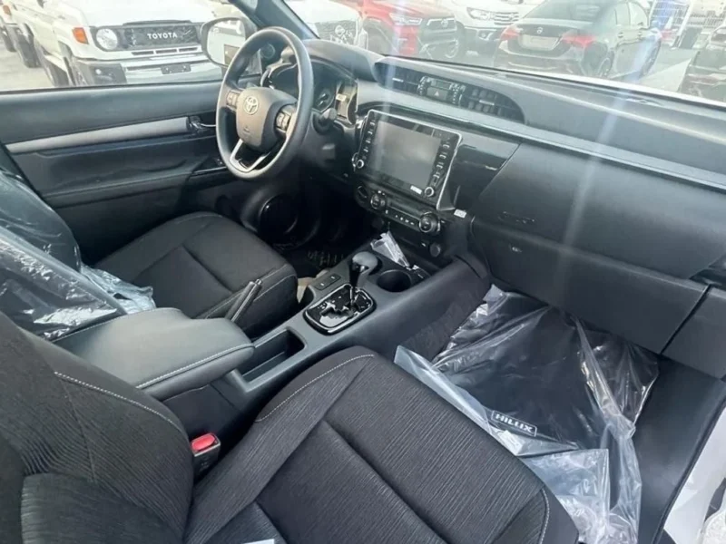 2025 Toyota Hilux ADVENTURE 4.0 Litre V6 PETROL Engine White Black PickUP