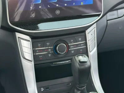 2025 MG T60 2.4L 4 Cylinders PETROL Engine DC MT White Grey PickUP