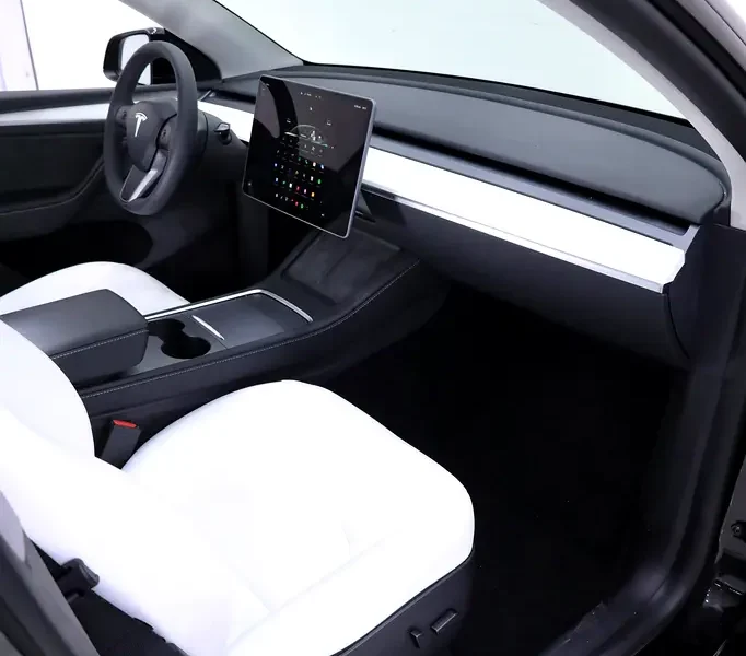 2024 Tesla Model Y Standard Electric Vehicle Black White SUV 450 - 550 KM Range