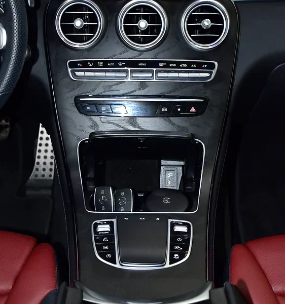 2021 Mercedes-Benz GLC GLC 200 4 Cylinder Petrol Engine White Red Crossover GCC