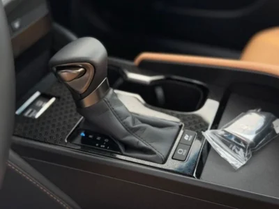 2025 Lexus ES300h ES 300H 2.0L 4 Cylinder Petrol Engine White Tan Sedan GCC