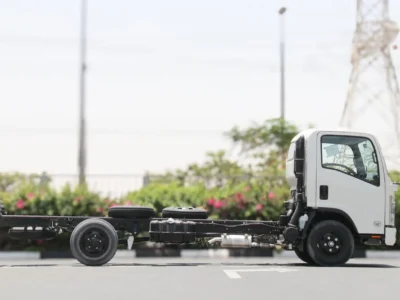 2025 ISUZU NPR 71 LONG 5.6L 6 Cylinders DIESEL CHASIS White Grey Truck