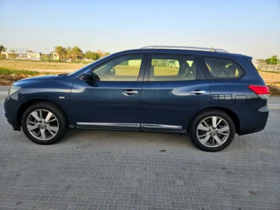 2016 Nissan Pathfinder SV 6 Cylinder Petrol Engine Blue Beige SUV GCC Specs
