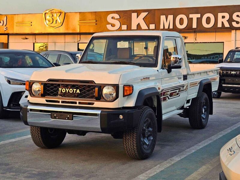 2025 Toyota Land Cruiser Pick Up LX LC79 4.0L V6 PETROL MT White Brown Pickup