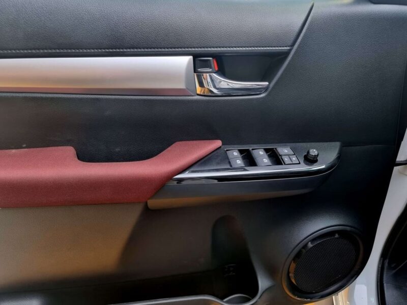 2025 TOYOTA HILUX TRD SR5 4.0L PETROL 6 Cylinder Petrol Engine White Red PickUP