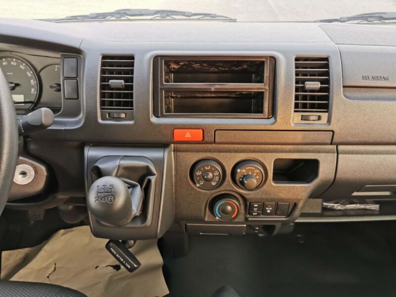 2022 Toyota Hiace STANDARD ROOF 2.5L 4 Cylinder Diesel Engine White Grey Van GCC