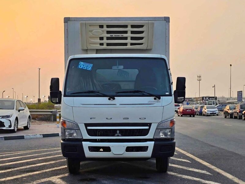 2022 Mitsubishi Fuso Canter FREEZER BOX 4.2L 6 Cylinders DIESEL MT White Black Truck