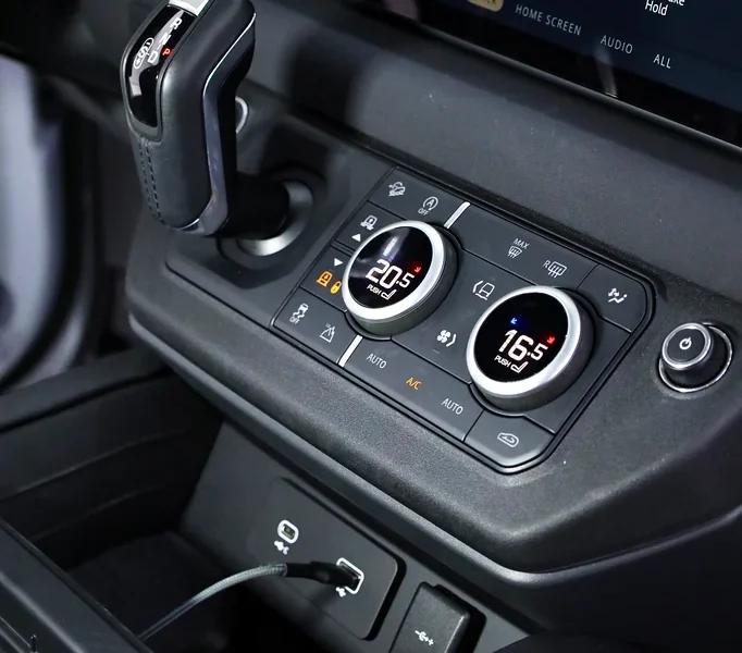 2023 Land Rover Defender 110 X-Dynamic HSE V6 Engine White Black SUV FULLY LOADED