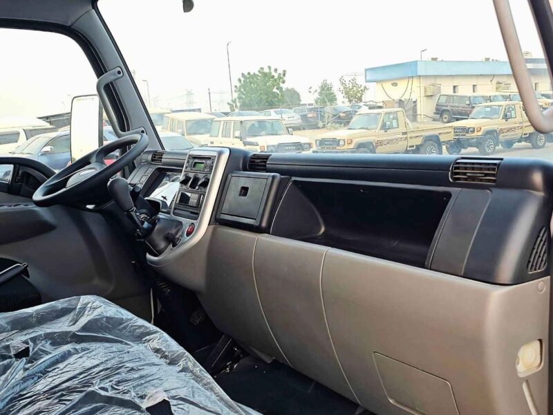 2022 Mitsubishi Fuso Canter FREEZER BOX 4.2L 6 Cylinders DIESEL MT White Black Truck