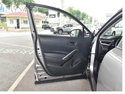 2025 Toyota Corolla Cross 2.0L HYBRID ELITE 4 Cylinders Engine White Black SUV