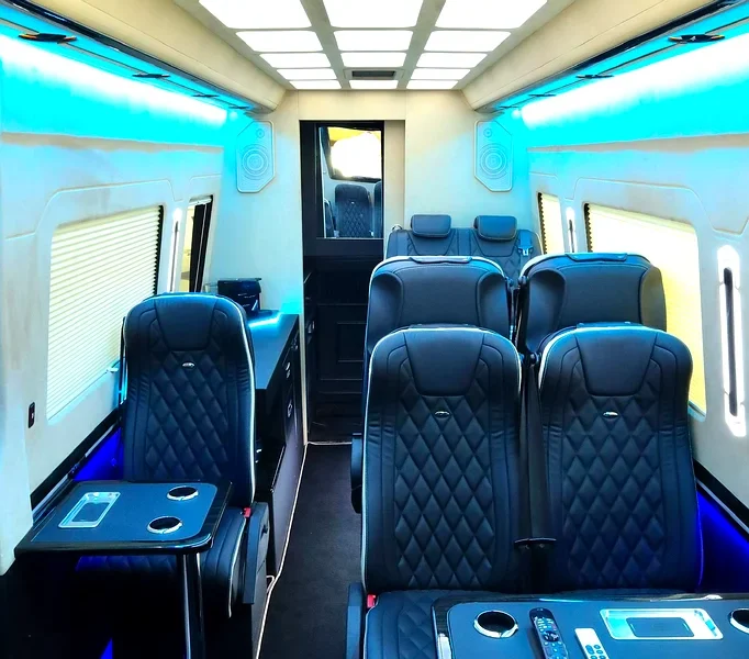 2022 Mercedes-Benz Sprinter Standard 2.0L 4-Cylinder Turbo White Black Van