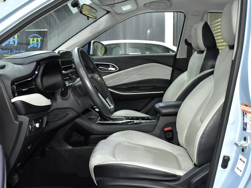 2023 JAC JS4 TURBO 4 Cylinder petrol Engine Blue Beige Crossover GCC Specs