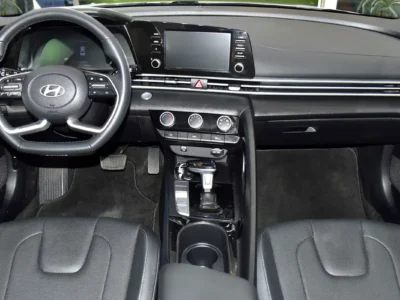 2024 Hyundai Elantra Comfort 4 Cylinder Petrol Engine White Black Sedan Chinese Specs