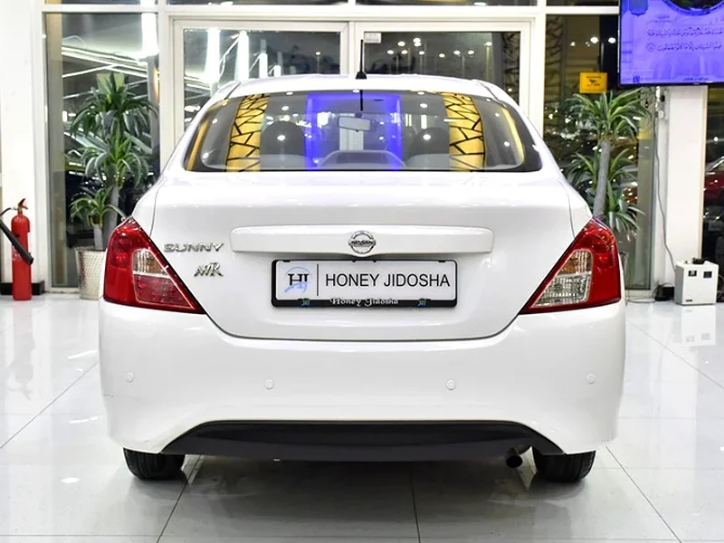 2021 Nissan Sunny EX 4 Cylinder Petrol Engine White Beige Sedan GCC Specs