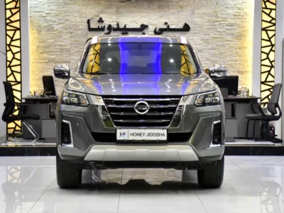 2022 Nissan Xterra Titanium 4 Cylinder Petrol Engine Grey Beige SUV GCC Specs