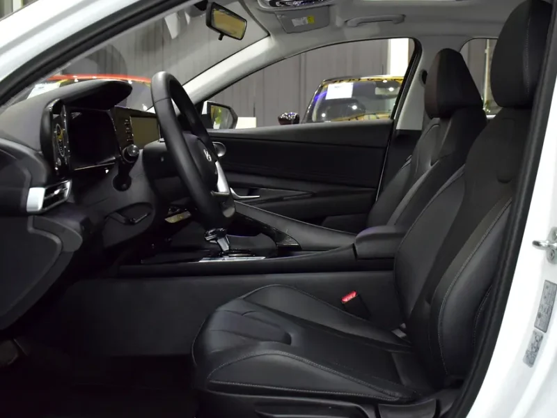 2024 Hyundai Elantra Comfort 4 Cylinder Petrol Engine White Black Sedan Chinese Specs