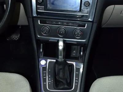 2018 Volkswagen Golf SE 3 Cylinder petrol Engine Grey Beige Hatchback GCC Specs