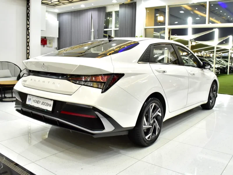 2024 Hyundai Elantra Comfort 4 Cylinder Petrol Engine White Black Sedan Chinese Specs