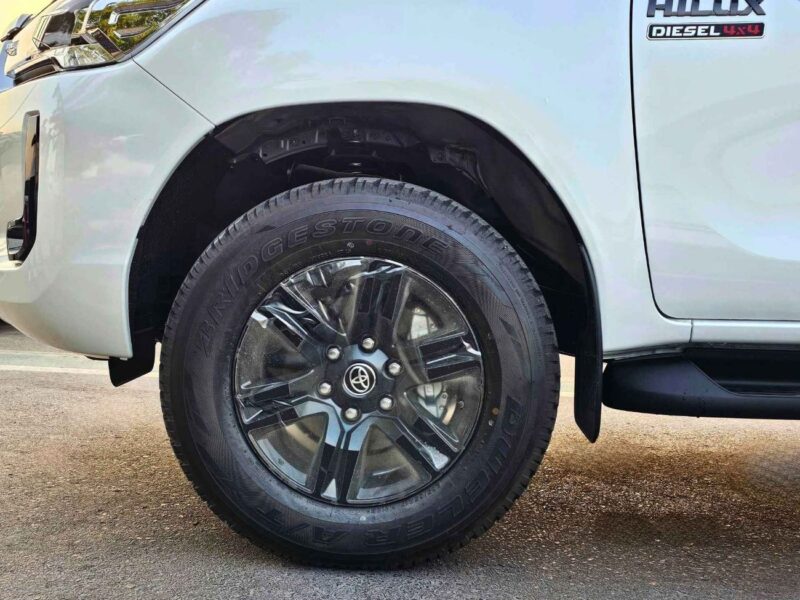 2025 Toyota Hilux SR5 WIDE BODY WITH HUK 2.4L DIESEL AT White Black PickUP