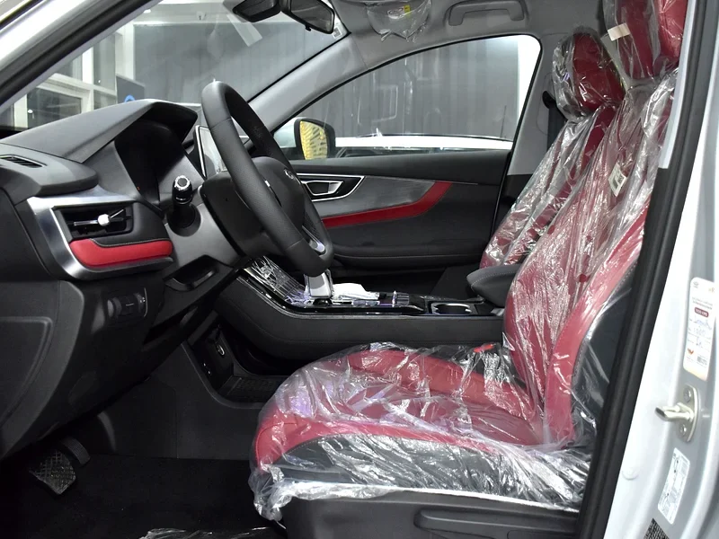 2026 Chery Tiggo 7 Standard 4 Cylinder Petrol Engine Silver Red SUV GCC Specs