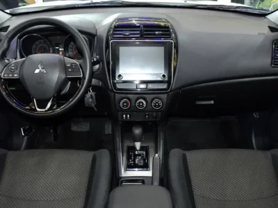 2024 Mitsubishi ASX GLX 4 Cylinder Petrol Engine White Black Crossover GCC Specs