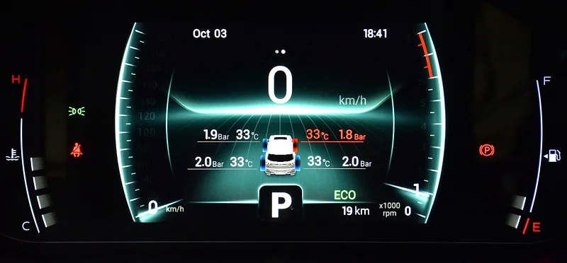 2026 Chery Tiggo 7 Standard 4 Cylinder Petrol Engine Silver Red SUV GCC Specs