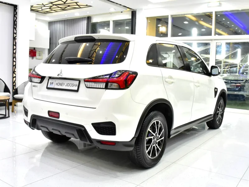 2024 Mitsubishi ASX GLX 4 Cylinder Petrol Engine White Black Crossover GCC Specs