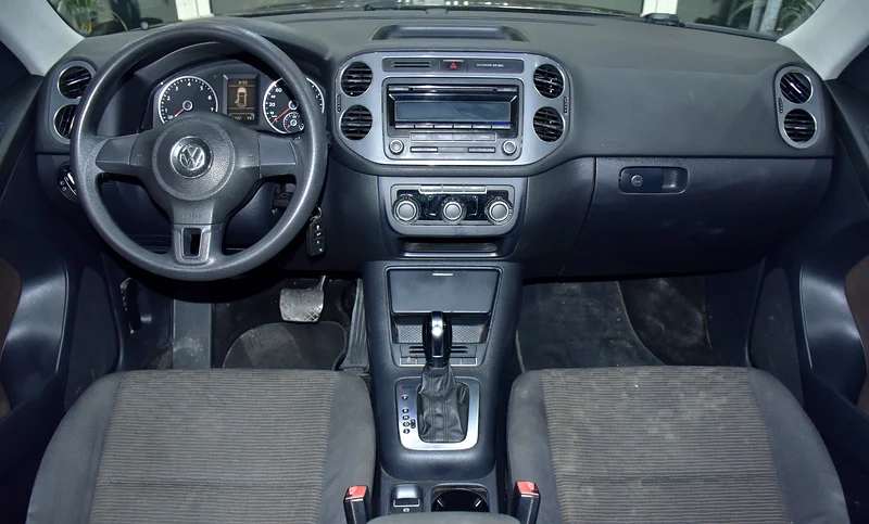 2015 Volkswagen Tiguan SE 4 Cylinder Petrol Engine Brown Black Crossover GCC Specs