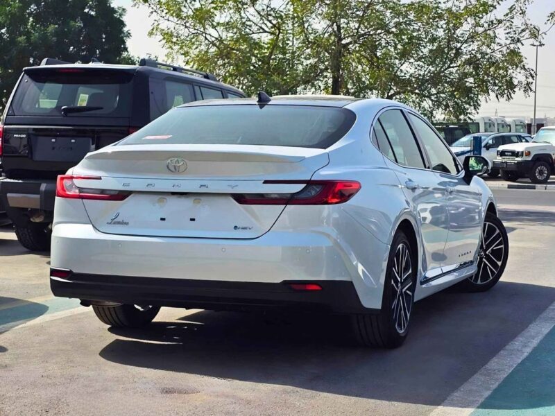 2026 Toyota Camry LUMIERE HYBRID 2.5L V4 Engine White Tan Sedan GCC Specs