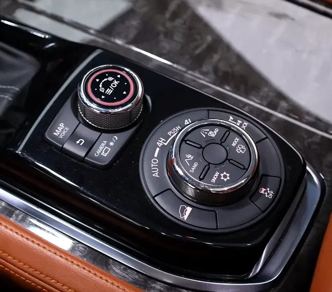 2020 NISSAN PATROL V8 Engine LE PLATINUM FULLY LOADED STARLIGHT Grey Tan SUV