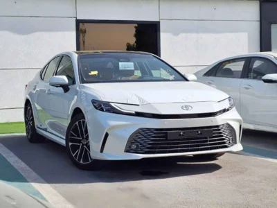 2026 Toyota Camry LUMIERE HYBRID 2.5L V4 Engine White Tan Sedan GCC Specs