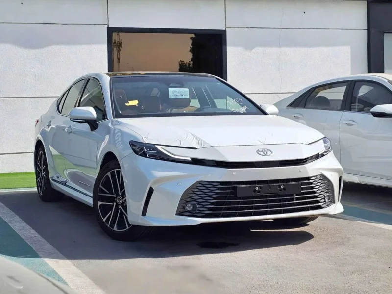 2026 Toyota Camry LUMIERE HYBRID 2.5L V4 Engine White Tan Sedan GCC Specs