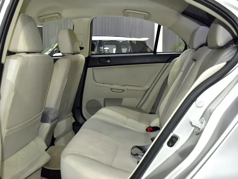 2015 Mitsubishi Lancer EX GLX 4 Cylinder Petrol Engine Beige Sedan GCC Specs