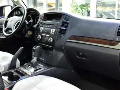 2014 Mitsubishi Pajero GLS 6 Cylinders Petrol Engine Brown Grey Crossover GCC Specs