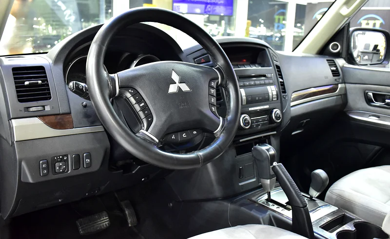 2014 Mitsubishi Pajero GLS 6 Cylinders Petrol Engine Brown Grey Crossover GCC Specs