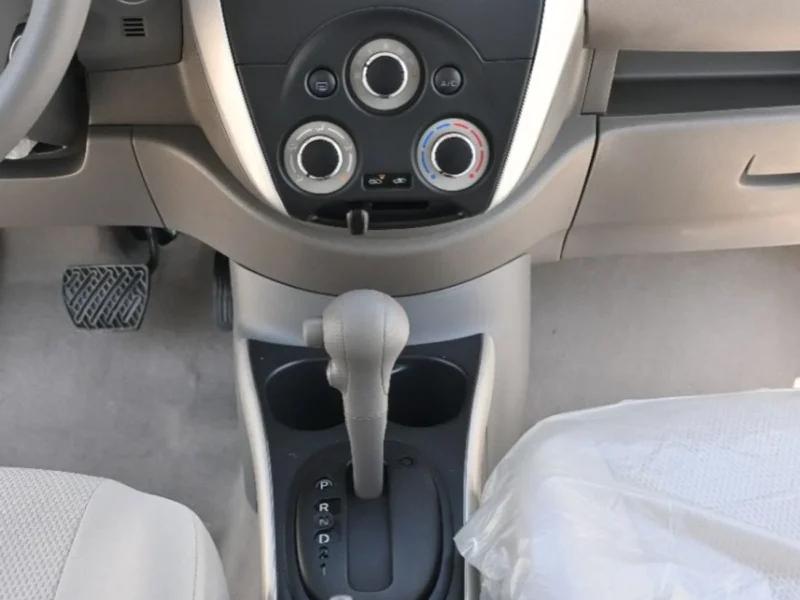 2025 Nissan Sunny 1.5 Litres 4 Cylinder Petrol Engine BASIC White Grey Sedan