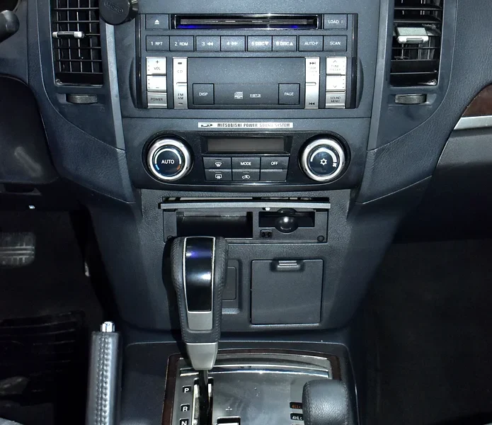 2014 Mitsubishi Pajero GLS 6 Cylinders Petrol Engine Brown Grey Crossover GCC Specs