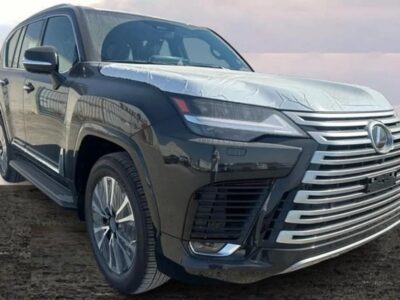 2025 Lexus LX 700h 3.5L 6 Cylinders HYBRID URBAN 10AT Green Red SUV