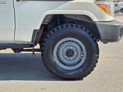 2018 Toyota Land Cruiser 70 4.2L DIESEL MT RHD 6 Cylinders Engine White Black SUV