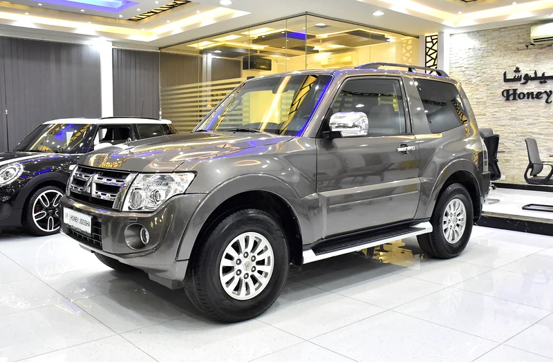 2014 Mitsubishi Pajero GLS 6 Cylinders Petrol Engine Brown Grey Crossover GCC Specs