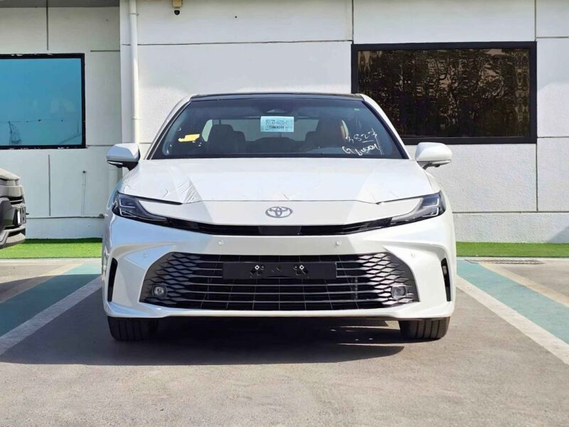 2026 Toyota Camry LUMIERE HYBRID 2.5L V4 Engine White Tan Sedan GCC Specs