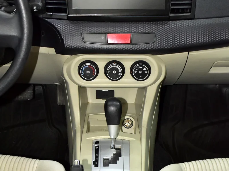 2015 Mitsubishi Lancer EX GLX 4 Cylinder Petrol Engine Beige Sedan GCC Specs