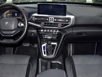 2023 Peugeot Landtrek DC 4X4 4 Cylinder Petrol Engine Green Black Pick Up Truck GCC