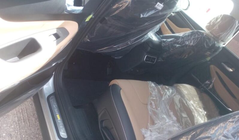 2023 Hyundai Santa Fe 2.5 Litres 4-Cylinder Petrol Engine Silver Tan SUV GCC Specs FWD