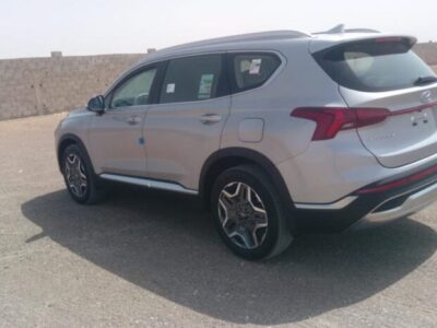 2023 Hyundai Santa Fe 2.5 Litres 4-Cylinder Petrol Engine Silver Tan SUV GCC Specs FWD