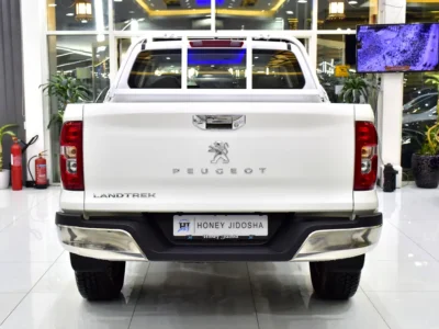 2023 Peugeot Landtrek DC 4X4 4 Cylinder Petrol Engine White Black Pick Up Truck GCC