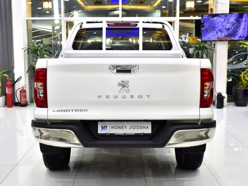 2023 Peugeot Landtrek DC 4X4 4 Cylinder Petrol Engine White Black Pick Up Truck GCC