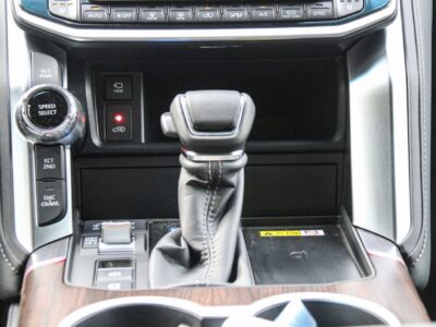 2025 TOYOTA LANDCRUISER 4.0 Litres VX 6 Cylinder Petrol Engine Black SUV GCC Specs